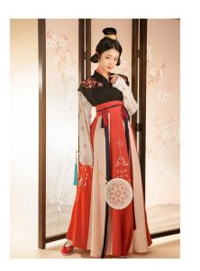 齐腰襦裙配什么头发_襦裙发型多样搭配，古风时尚