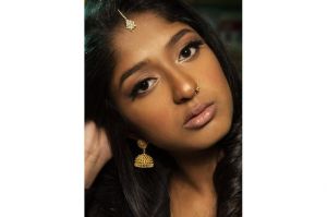 基督教里拉女生头发_长发象征荣耀，马利亚擦脚显爱意