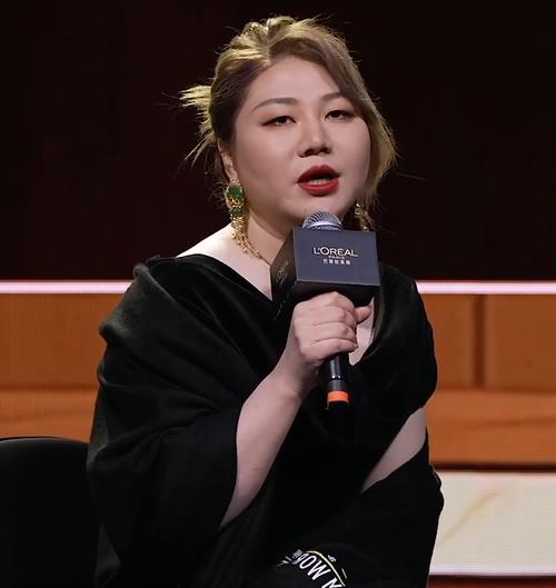 杨天真穿公主裙配新发型_自信时尚,打破刻板印象 杨天真穿公主裙配新发型_自信时尚,打破刻板印象