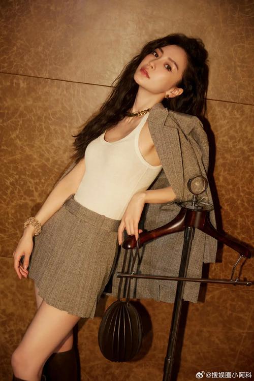 洋装短裙搭什么发型_短发配短裙,活力四射显个性 洋装短裙搭什么发型_短发配短裙,活力四射显个性