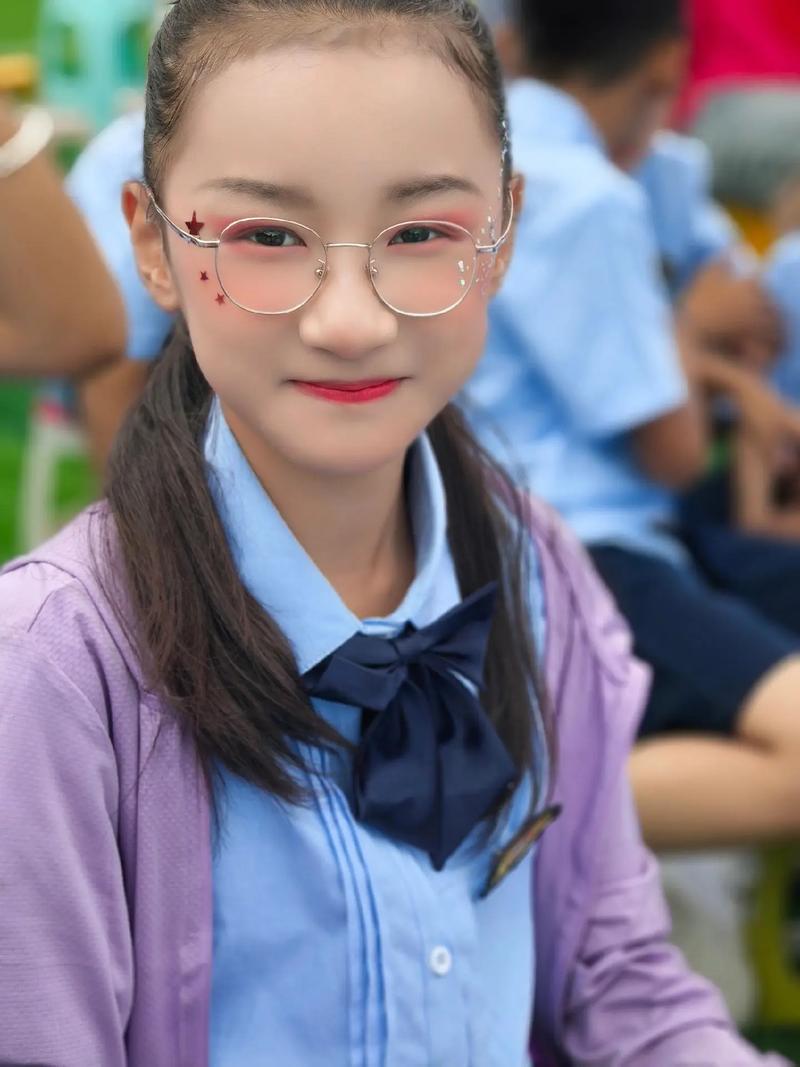 六年级女生发型:高马尾双马尾公主头丸子头,搭配发饰显个性! 六年级女生发型:高马尾双马尾公主头丸子头,搭配发饰显个性!