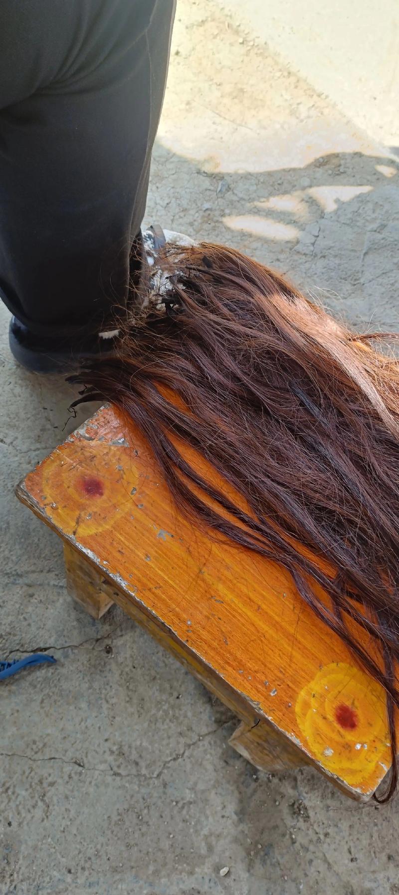 接假头发的危害_假发伤头皮？小心脱发过敏烦恼多