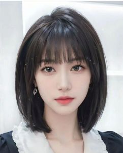 能遮住太阳穴得刘海有哪些_夏天不挑脸型刘海，法式八字空气龙须，修饰脸型显气质！