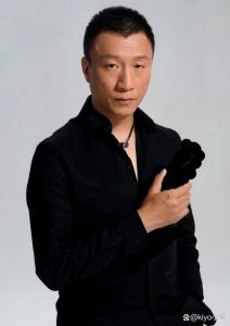 孙红雷发型栗子头_韩剧红发型，男女明星爱不释手！