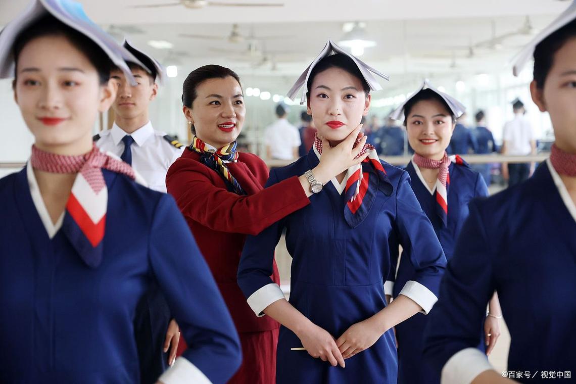 空姐鼓掌礼的正确姿势_微笑标准手势显素养 空姐鼓掌礼的正确姿势_微笑标准手势显素养