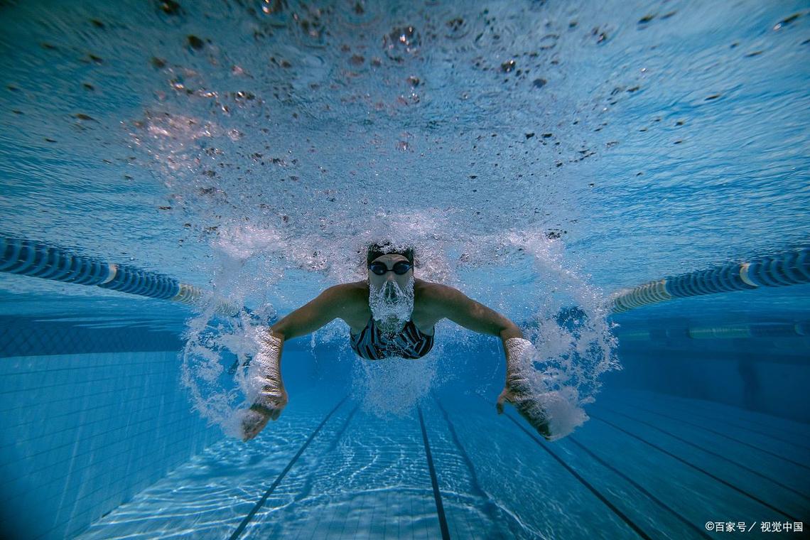 在水中走锻炼身体吗_水中行走锻炼，减肥增肌，保护关节，老少皆宜！