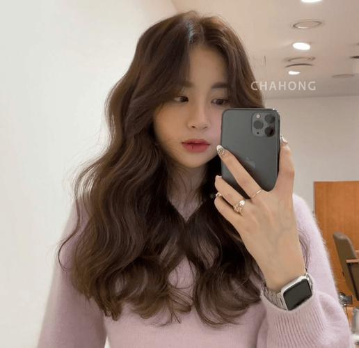 大肥脸适合什么发型_刘海卷发助你拥有精致小脸 大肥脸适合什么发型_刘海卷发助你拥有精致小脸