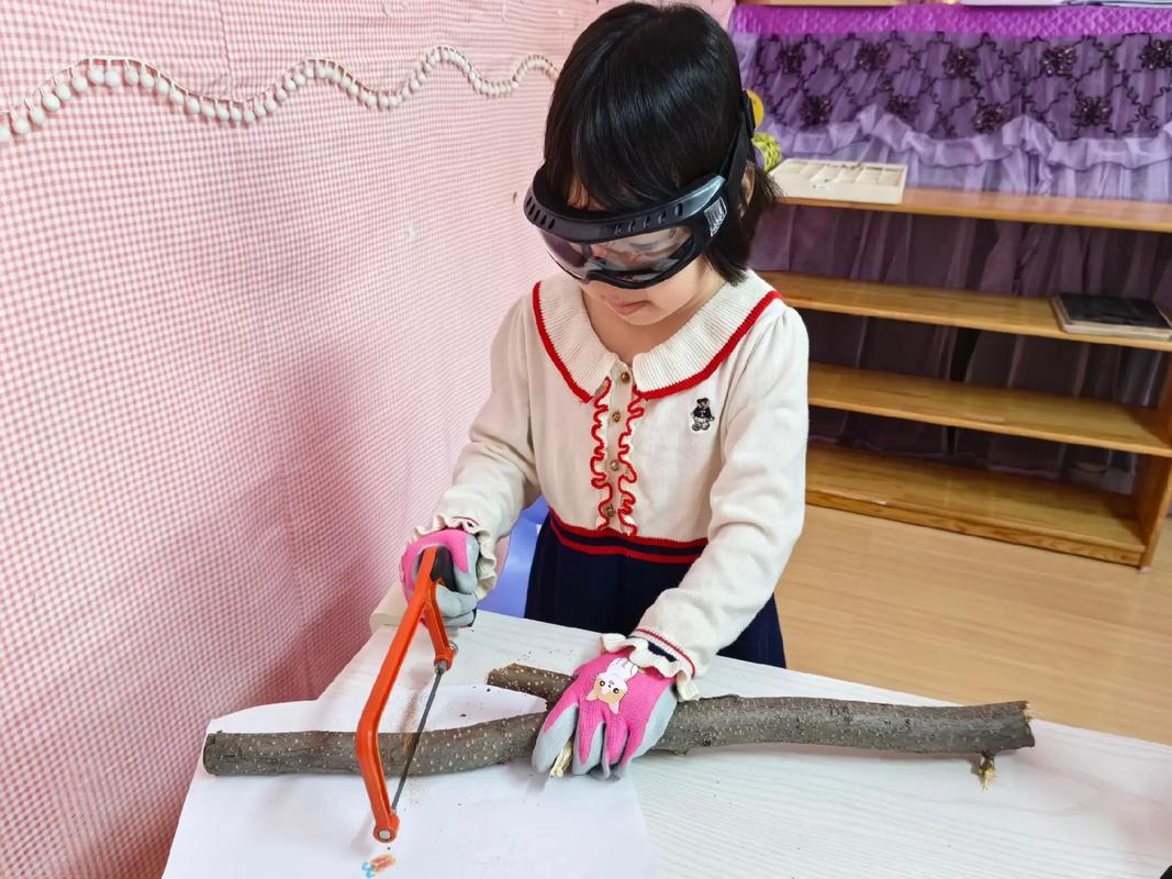 锯木棍锻炼幼儿什么能力_锻炼幼儿协调与勇气 锯木棍锻炼幼儿什么能力_锻炼幼儿协调与勇气