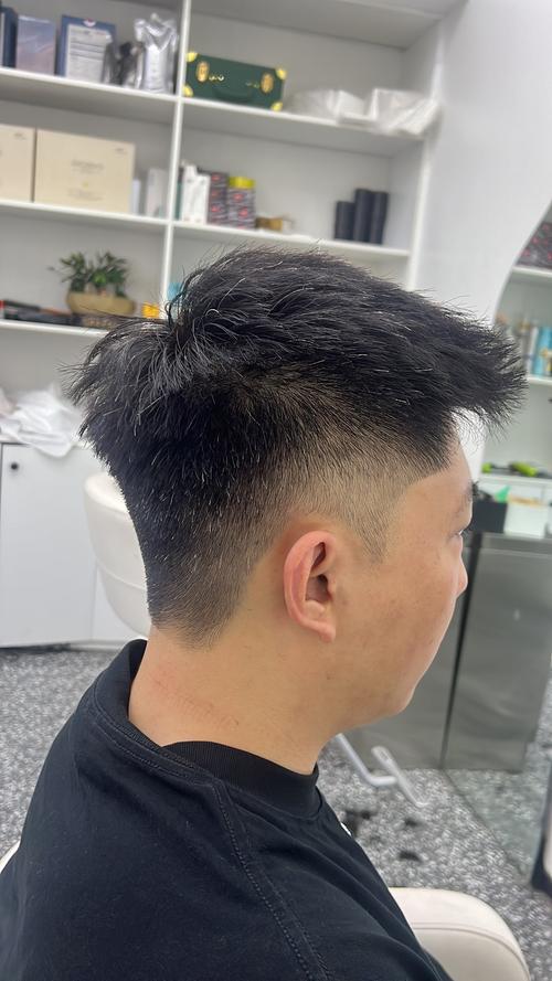 边缘怎么剪？发型男生_在家打造精致发型