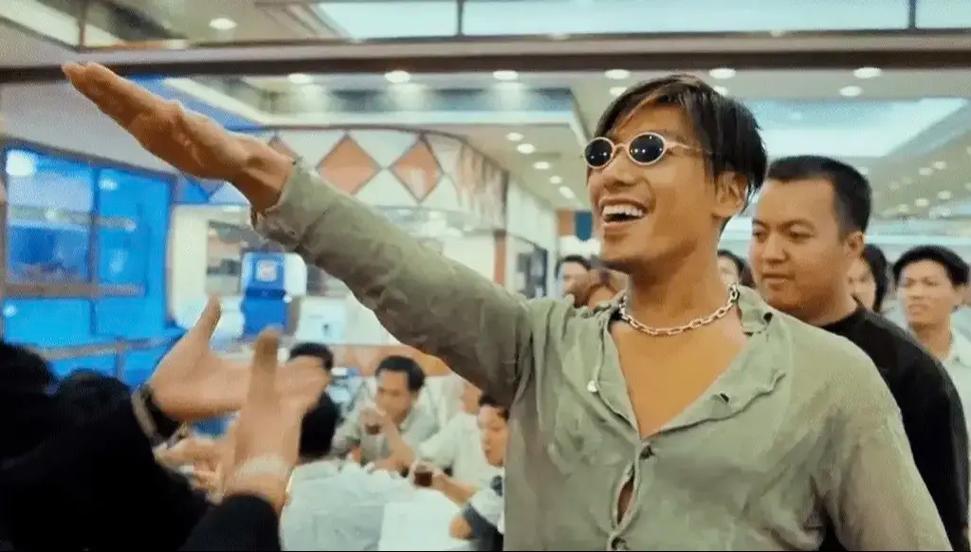 古惑仔乌鸦发型怎么剪_独特莫尔干风，个性十足！