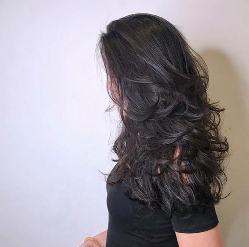 简约c型弯发型_时尚简约，蓬松个性