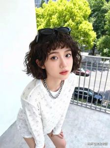 当下最流行的发型女_微乱发型正流行，明星示范新魅力！