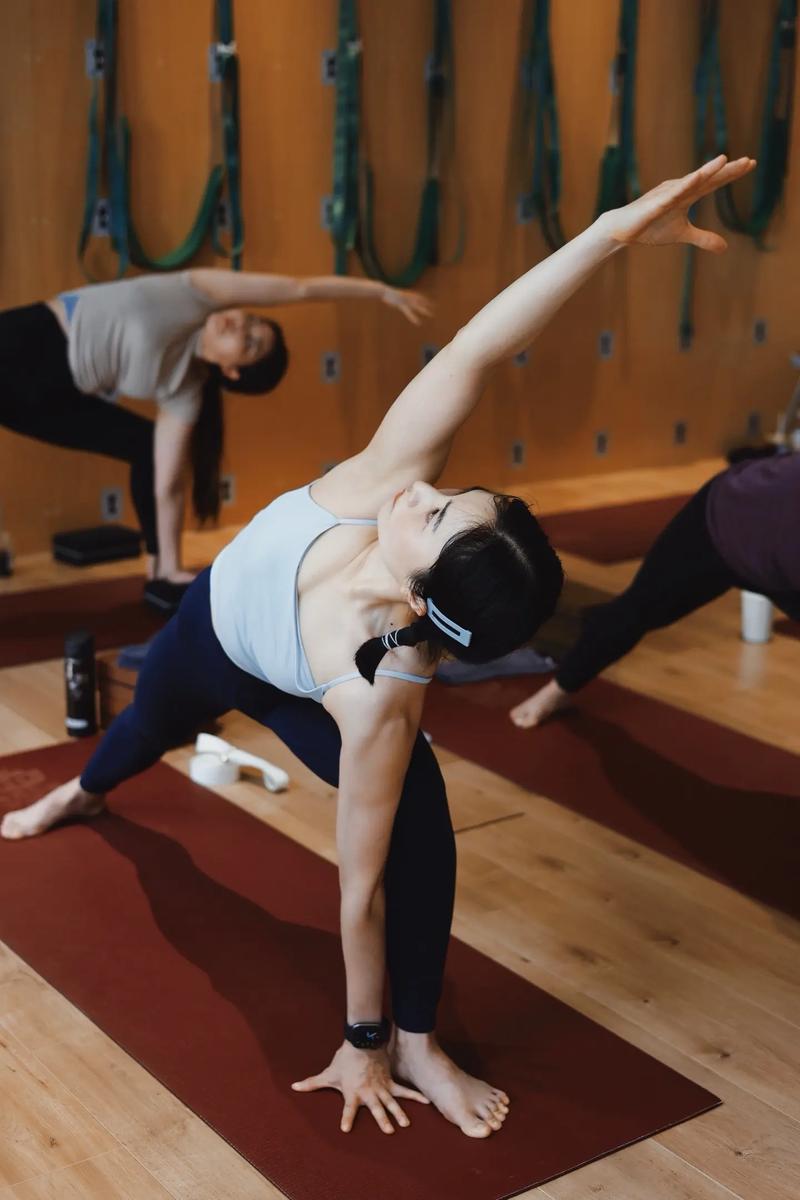 别人练瑜伽我练瑜伽_练习瑜伽，超越自己，悦纳身心