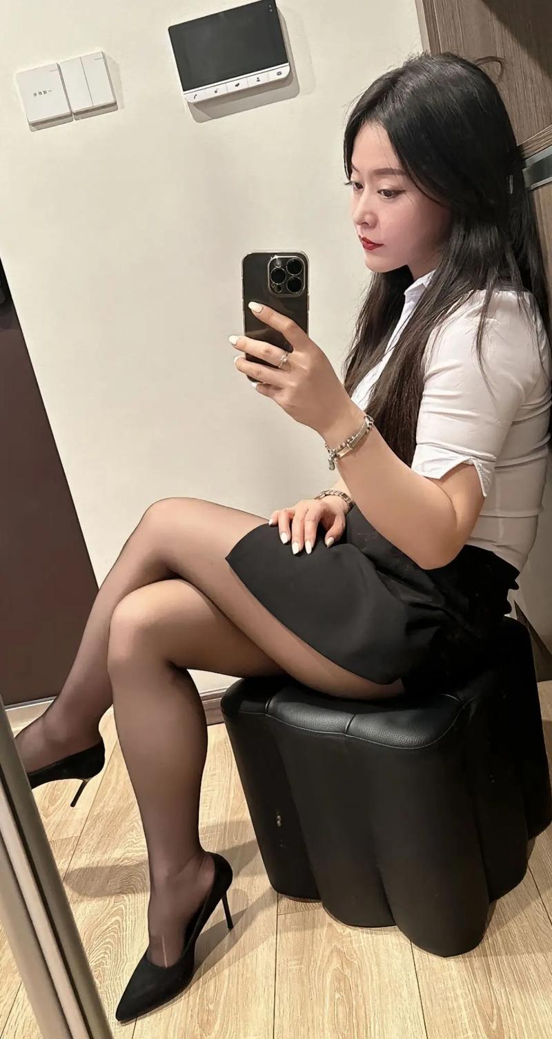 钢丝袜配高跟鞋_穿高跟鞋显腿长 提气质 丝袜搭配有妙招