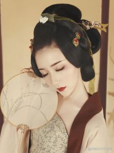 历史上西汉女性所有的发型_美与地位的变迁