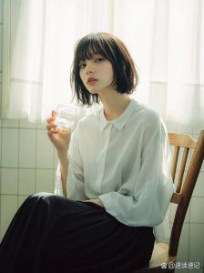 早川瑞希短发最经典三个造型_校园职场休闲风全展现