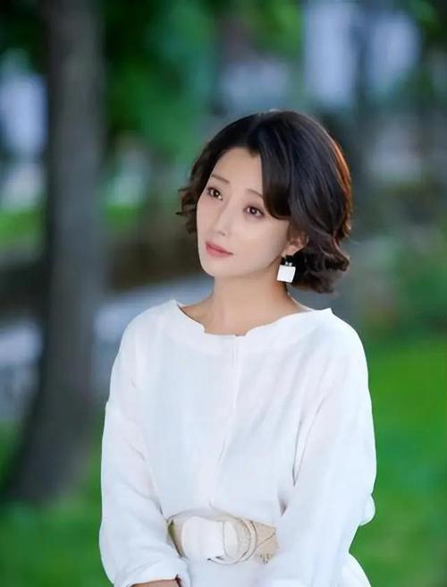 殷桃鸡毛飞上天的短发_殷桃短发造型走红鸡毛飞上天