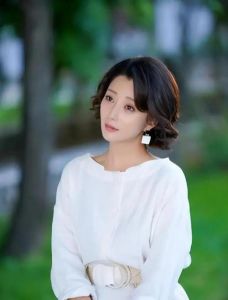 殷桃鸡毛飞上天的短发_殷桃短发造型走红鸡毛飞上天