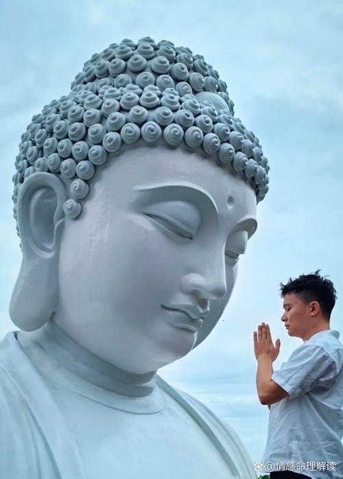 佛像头发发型_磨光发纹与螺发，象征佛陀智慧与信仰