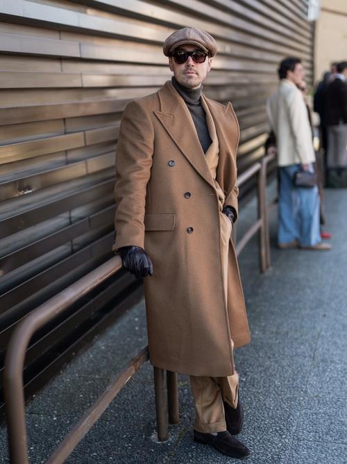 男中长大衣配什么内搭_中老年男士大衣穿搭指南，避免油腻显老！