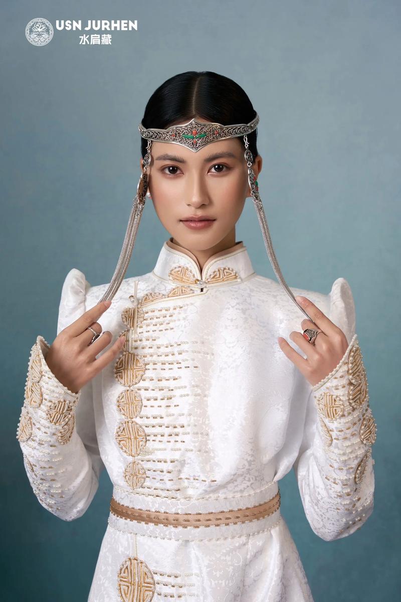 蒙古族笑肩动作要领_硬肩耸肩柔肩绕肩解析 蒙古族笑肩动作要领_硬肩耸肩柔肩绕肩解析