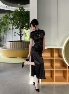 穿改良旗袍配什么鞋子_缎面穆勒玛丽珍，穿出高级感！