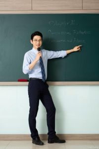 男教师面试服装搭配_简洁素雅显专业