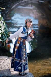 一月份去丽江穿什么衣服合适_丽江冬天冷，早晚温差大，穿暖点！