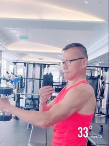 我最近有在健身啦阿伟_健身卡难用？试试每天两分钟！