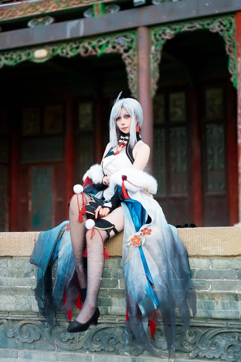 南山吸儿cos申鹤的穿搭建议_细节神韵，南山吸儿演绎清冷孤傲