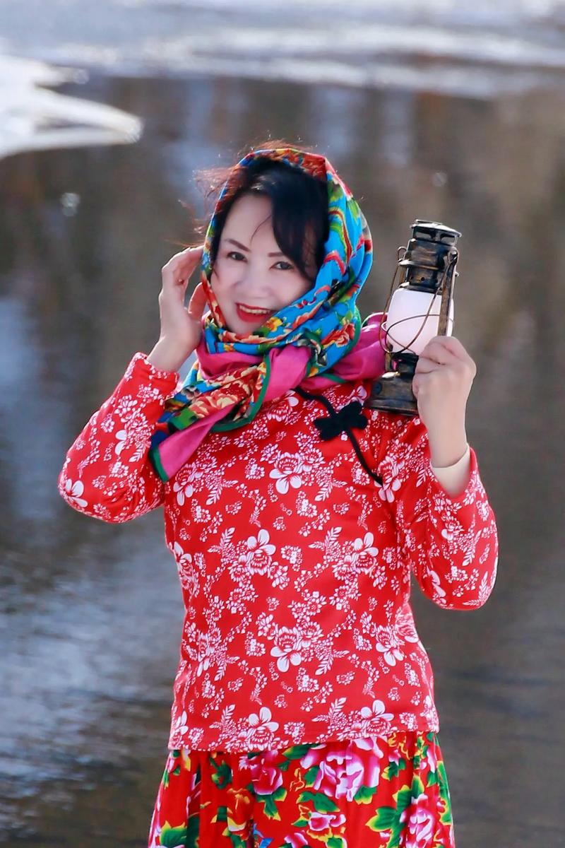 农村大妈冬天穿搭_棉衣羽绒服外套，保暖时尚，老少皆宜