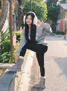 找一些雪地靴配裤子的穿搭女_甜美少女风到高冷御姐范，穿搭全解析