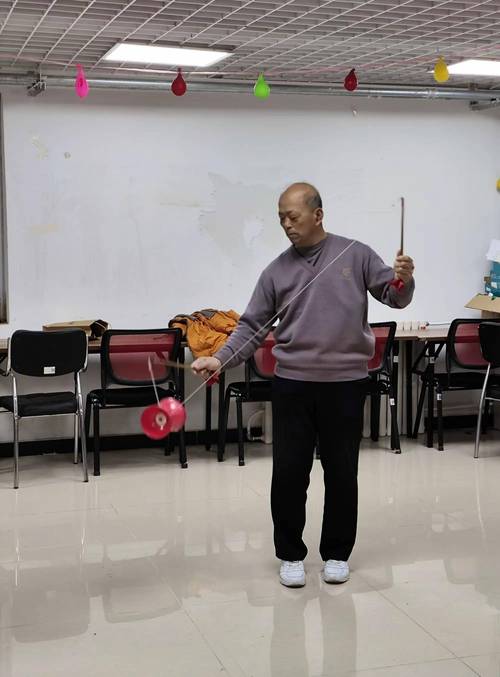 无杆空竹一线二怎样练_传统技艺，锻炼身心好选择