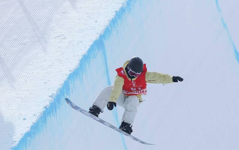 单板滑雪正确姿势_单板前刃后刃站姿要领，稳安全的关键！