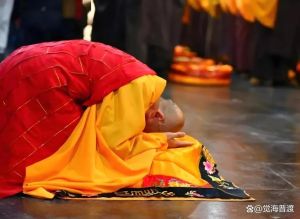 跪拜菩萨的正确姿势_手势动作要领