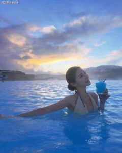 穿比基尼泡温泉合适吗_泡温泉穿比基尼？看场合个人选择！