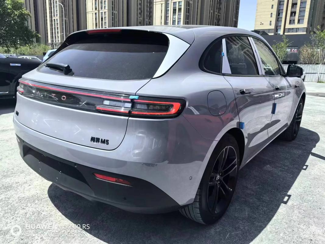 问界m5大溪地灰配琥珀棕_问界M5大溪地灰琥珀棕 智驾双电机四驱