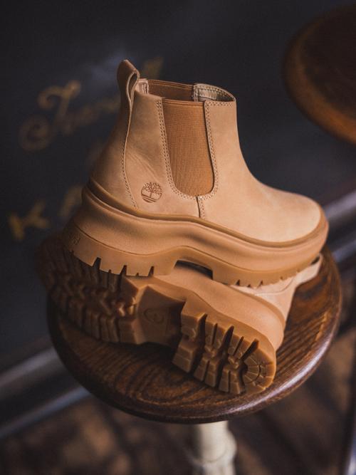 timberland翻靴搭配_百搭时尚翻靴穿搭指南