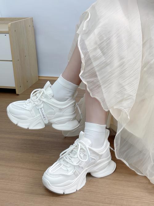 内增高女鞋搭配裙子_内增高女鞋搭配，显高又时尚！