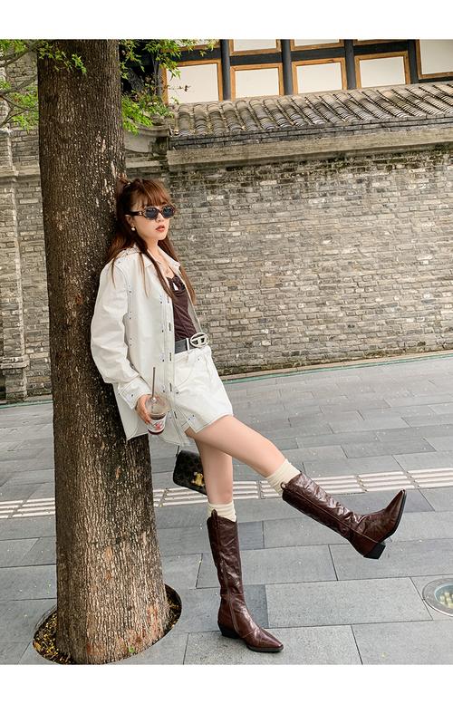 V口靴子适合矮个子穿吗_V口靴显高？看材质搭配！