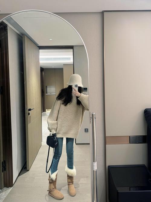 ugg雪地靴配什么裤子_上海流行UGG雪地靴，舒适保暖又时尚！