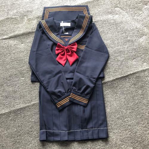 浓绀色是什么颜色_深邃迷人，时尚气质之选