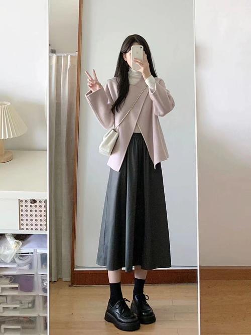 套裙外面配什么外套_秋季外套配裙装，优雅又时髦！